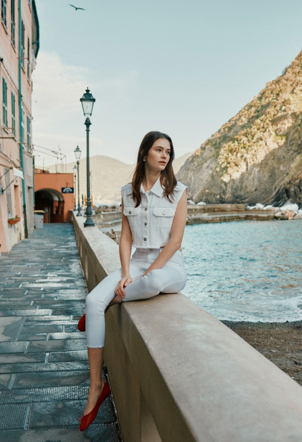 Classic 90s Cropped White Vest