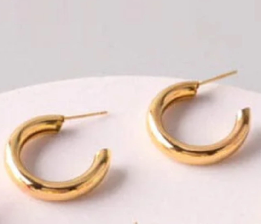 Basic Gold Tube Hoop