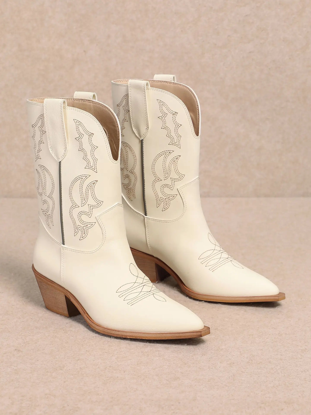 Nelly Cowgirl Short Boot in Ivory